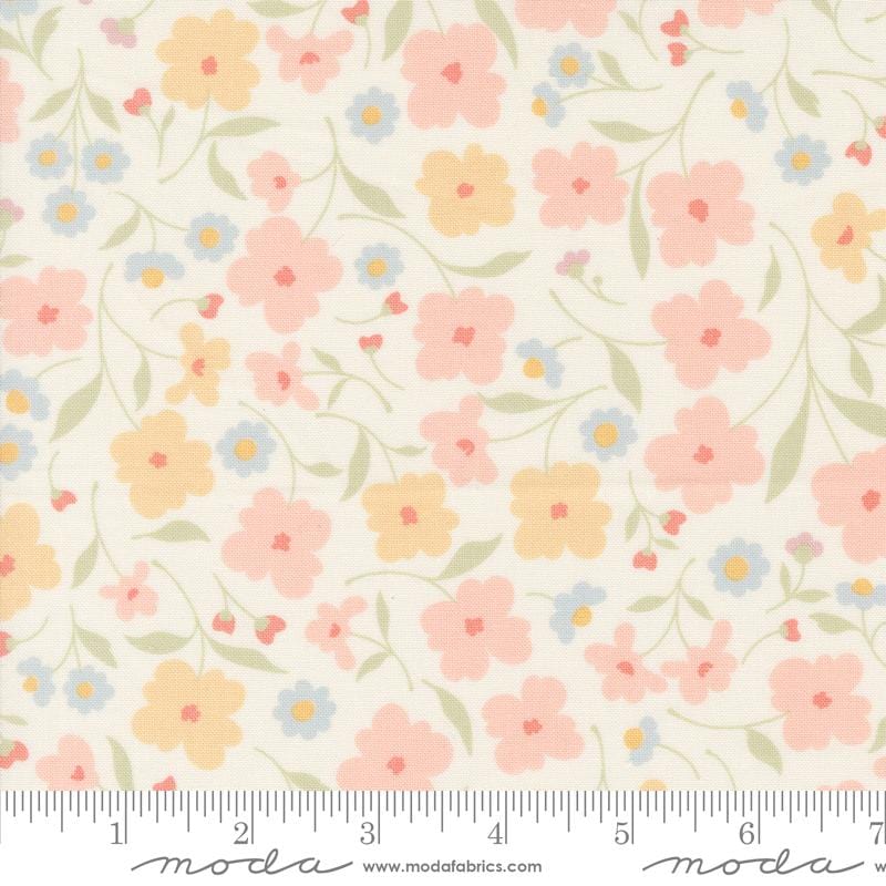Default Wallpaper in Cream - Cottage Charm