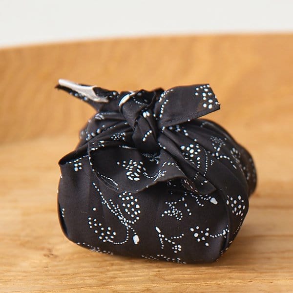 nani IRO Organic Lawn - Bear Fruits in Color E