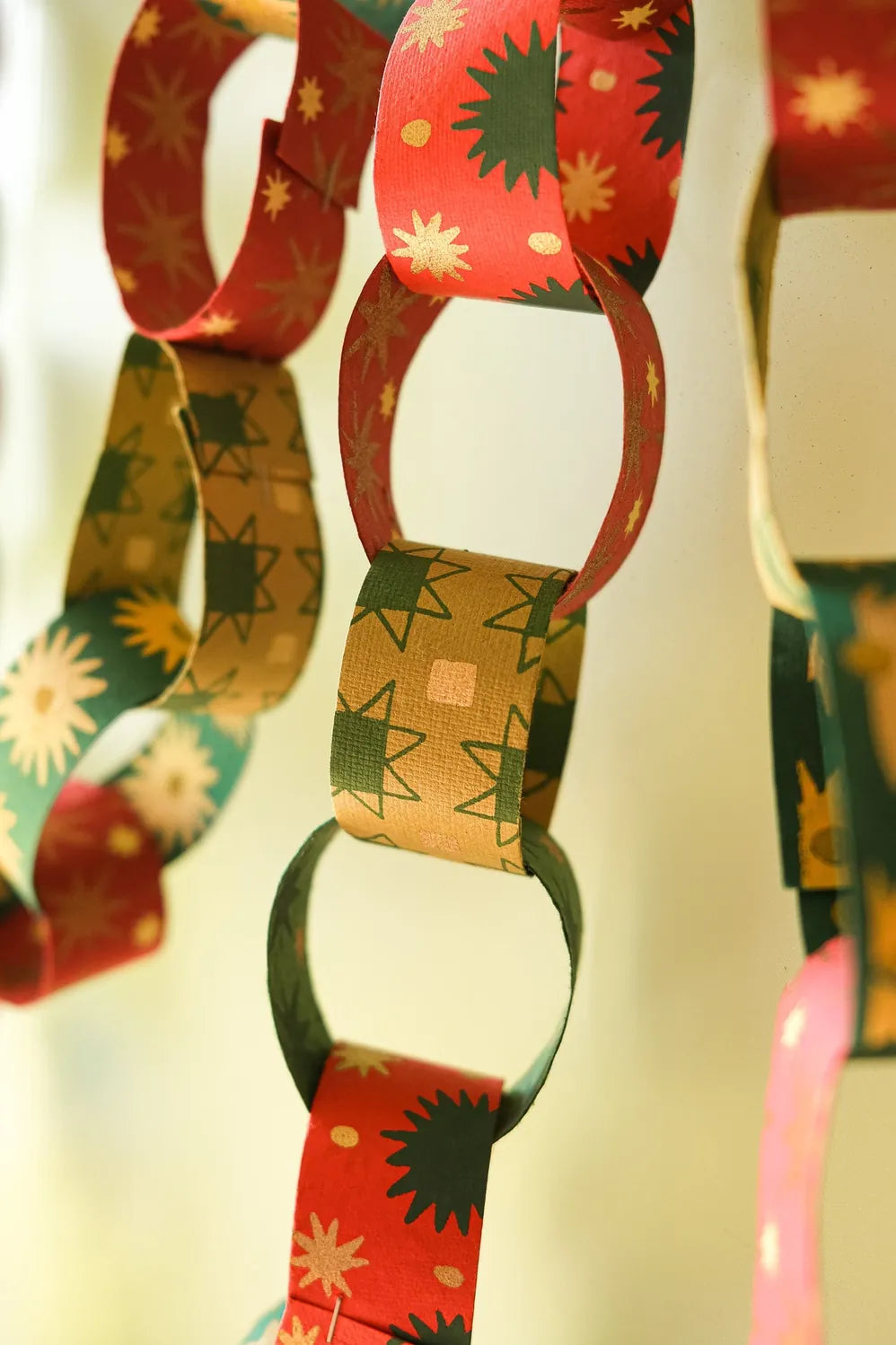 Default Festive Paper Chain Kit from East End Press