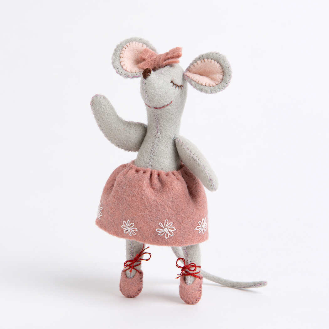 Default Little Mouse Ballet Dancer - Corinne Lapierre Embroidery Kit