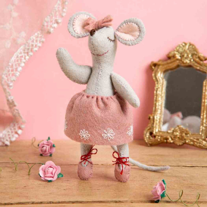 Default Little Mouse Ballet Dancer - Corinne Lapierre Embroidery Kit