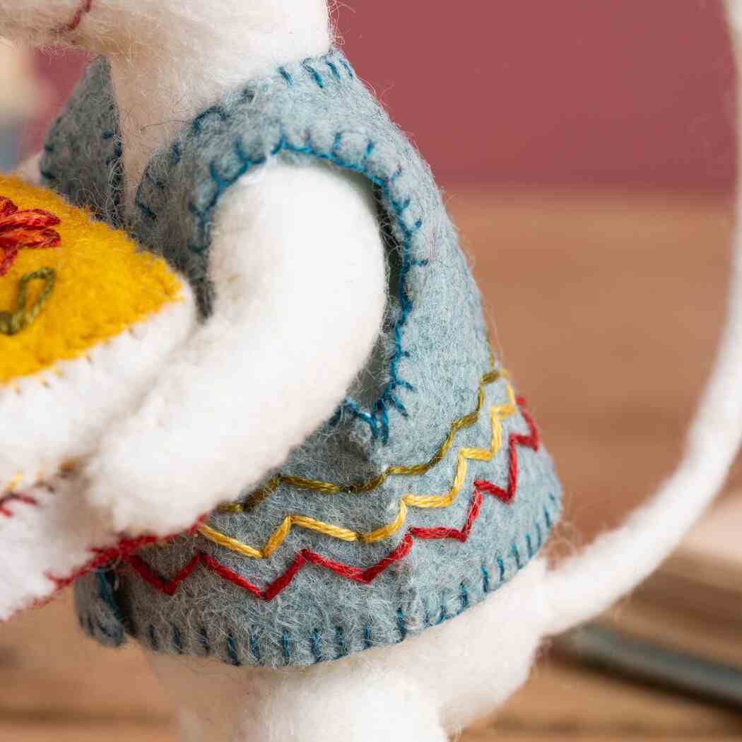 Default Little Mouse Librarian - Corinne Lapierre Embroidery Kit