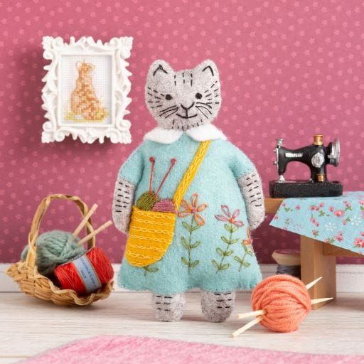 Default Mrs. Cat Loves Knitting - Corinne Lapierre Embroidery Kit