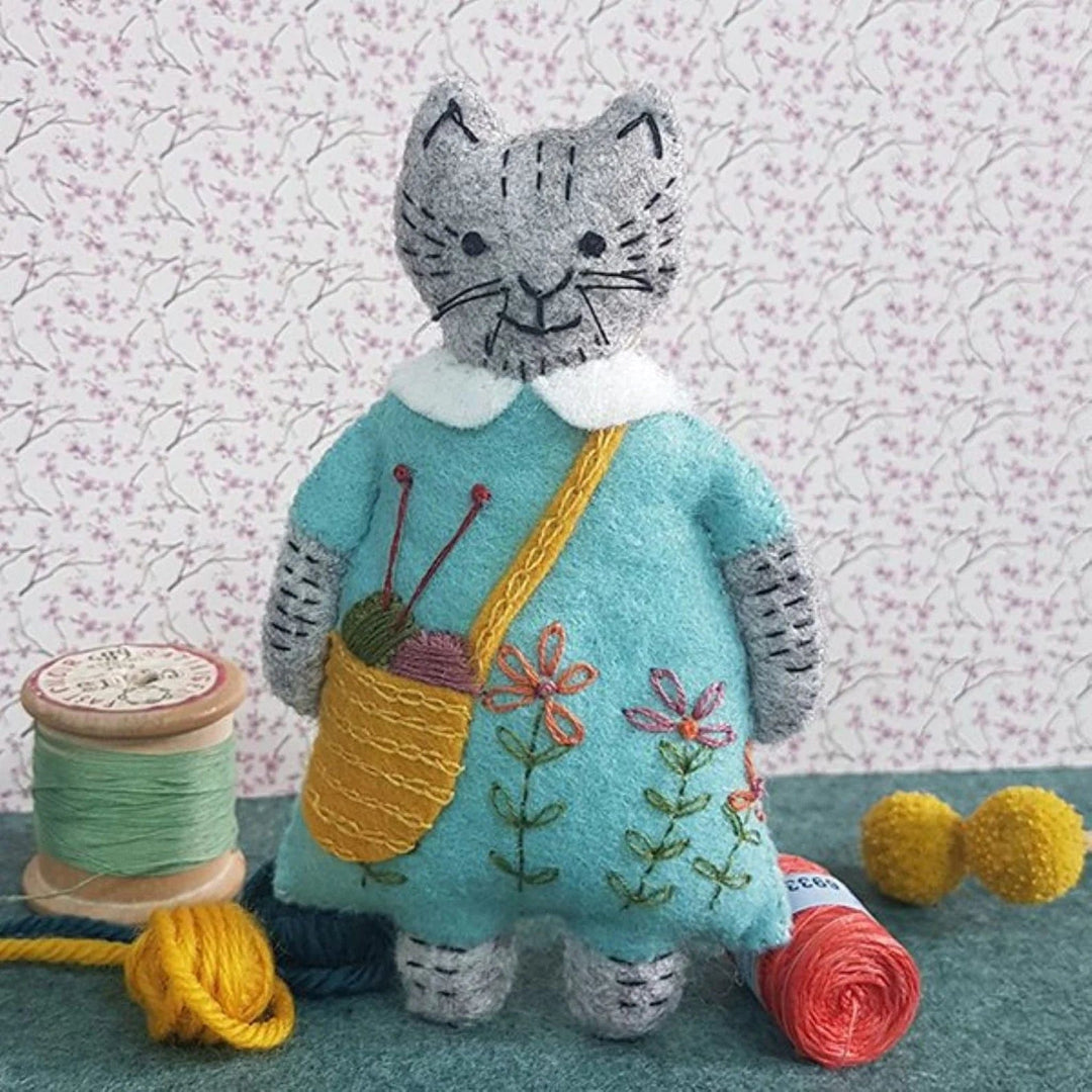 Default Mrs. Cat Loves Knitting - Corinne Lapierre Embroidery Kit