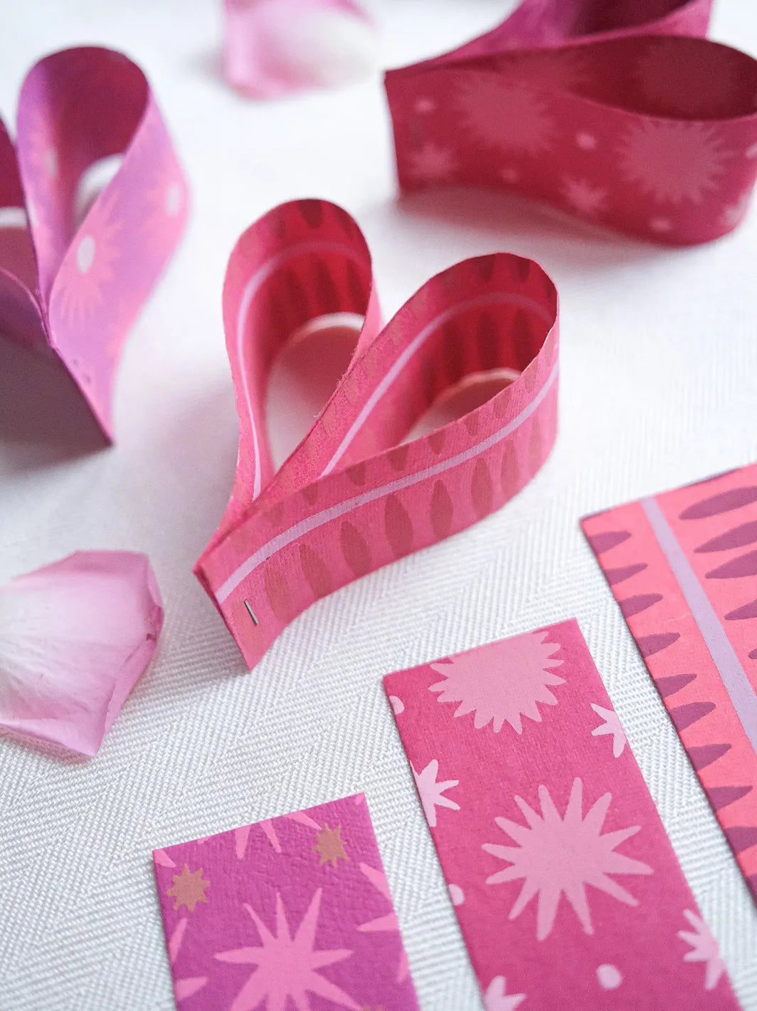 Default Pink & Red Paper Chain Kit from East End Press