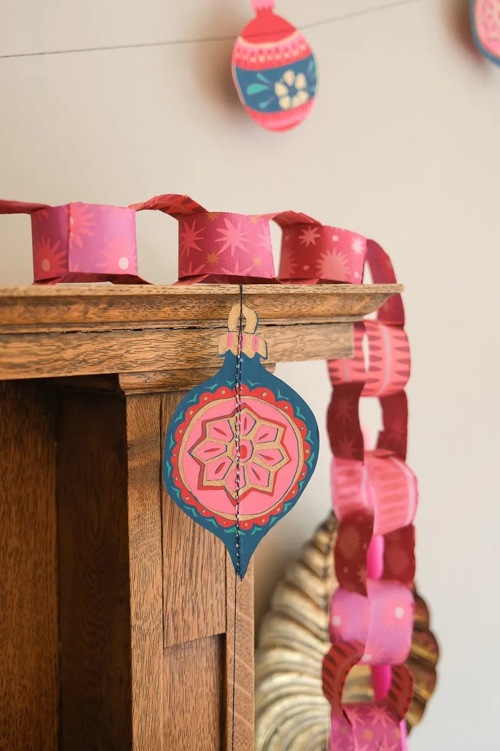 Default Pink & Red Paper Chain Kit from East End Press