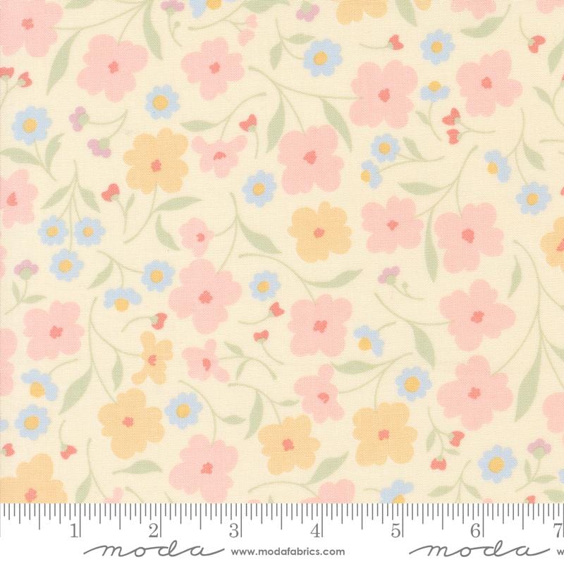 Default Wallpaper in Soft Yellow - Cottage Charm