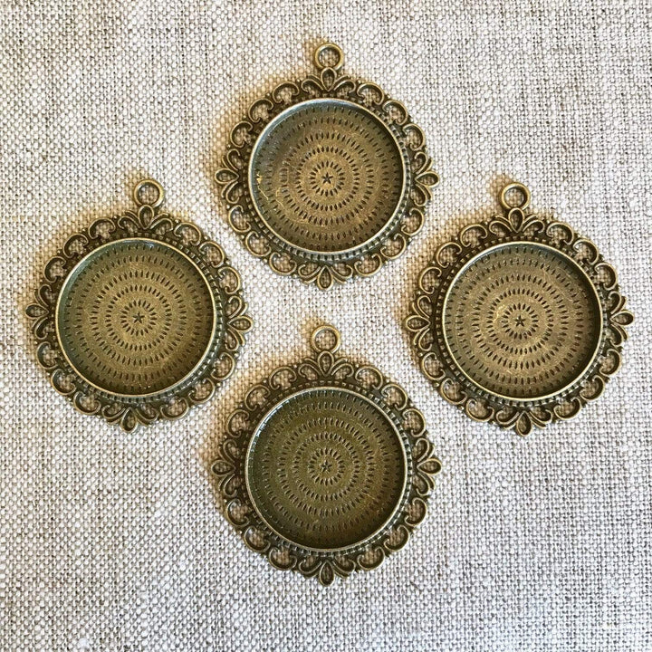 Bezel Pendant, Round with Lacy Hatch in Antique Bronze, 25mm Tray, Four Pieces
